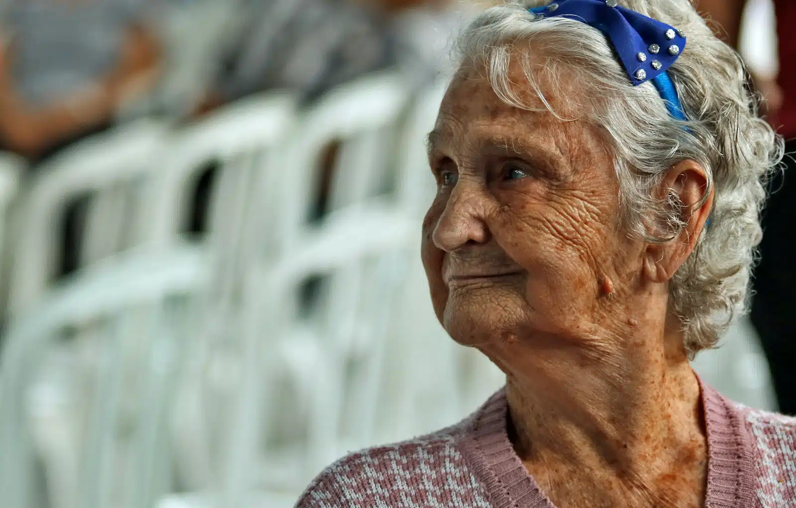 une dame en maison de retraite